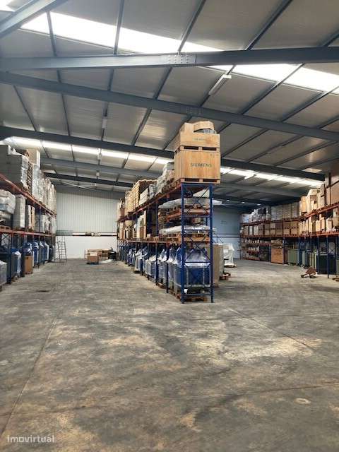 Armazém para arrendar em Albarraque - Sintra - Grande imagem: 3/4