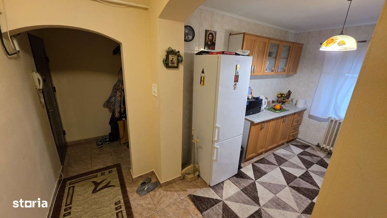 Vand ap cu 3 camere zona Orizont - Posta 4-4