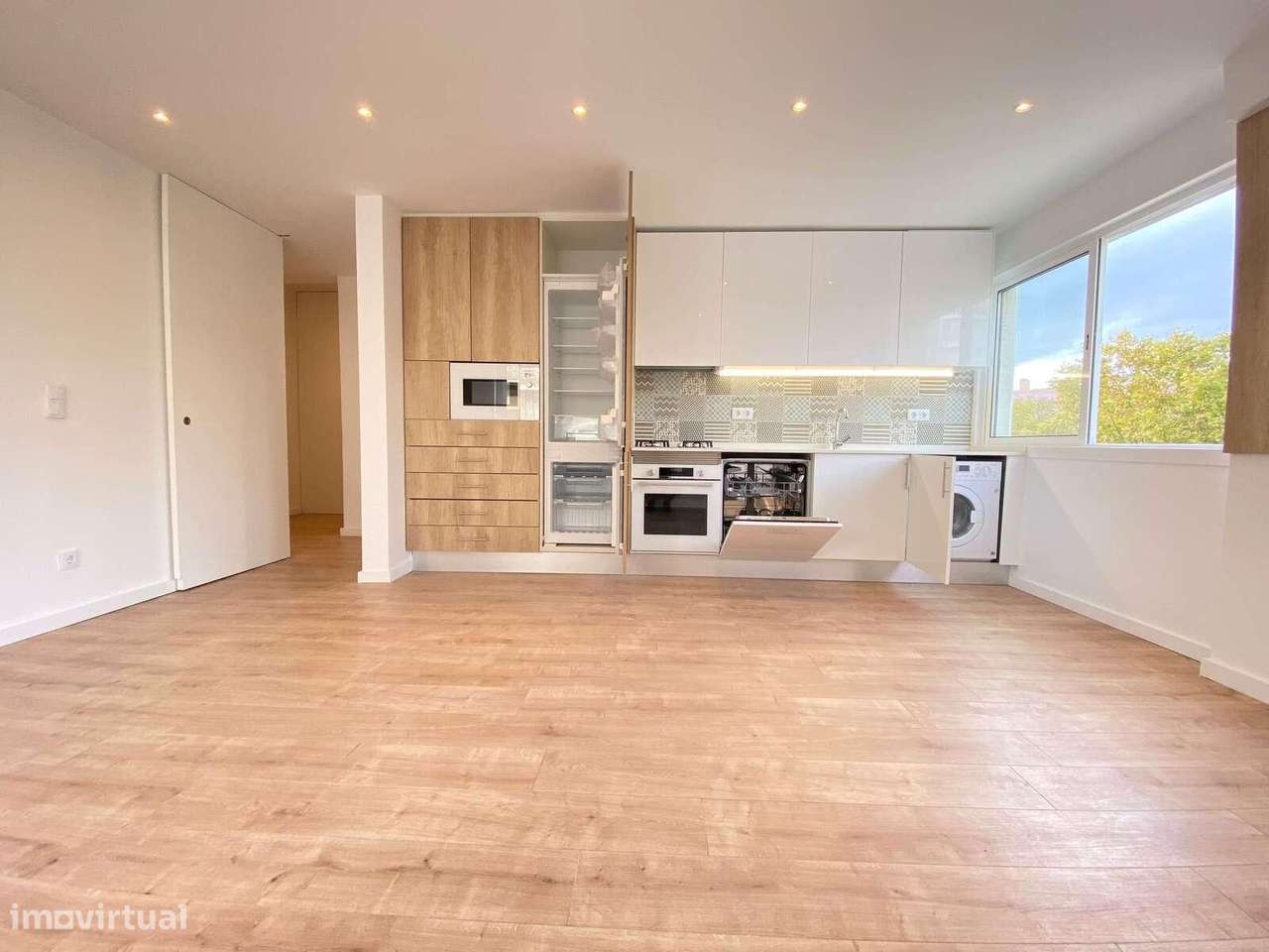 T1 Remodelado com Vista Desafogada no Coração do RESTELO, Belém - Grande imagem: 4/26