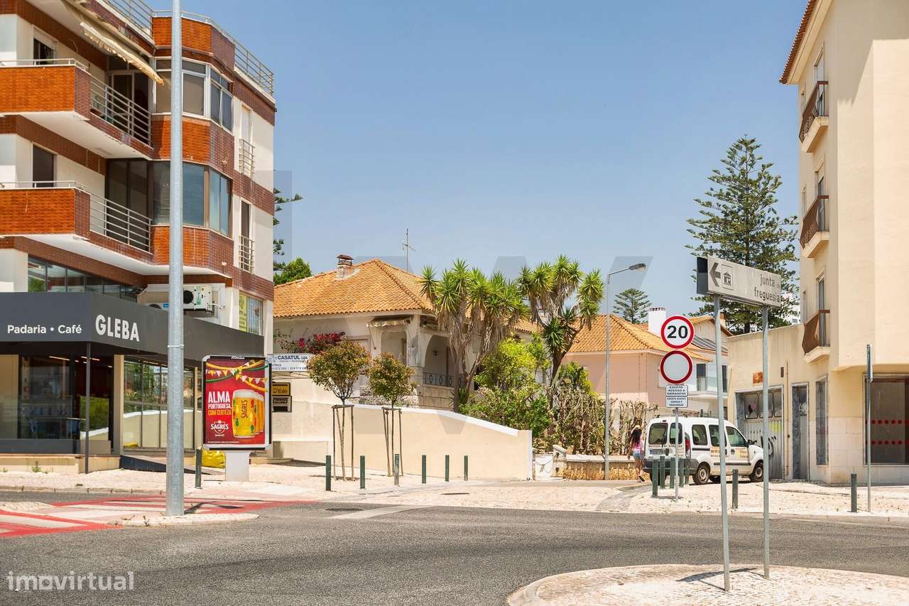 Parede, Cascais - Moradia T5 em terreno de 1065 m2 para investimento - Grande imagem: 4/48