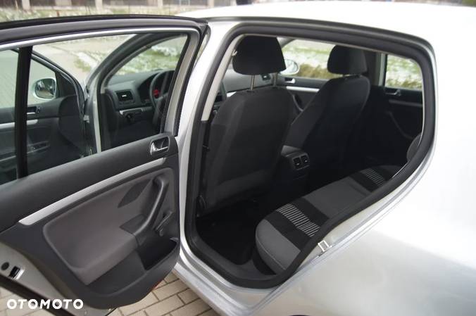 Volkswagen Golf V 1.9 TDI Comfortline - 17