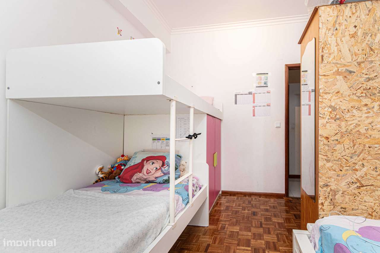 T2 com arrecadação, boas áreas, excelente localização Povoa Sta Iria-9