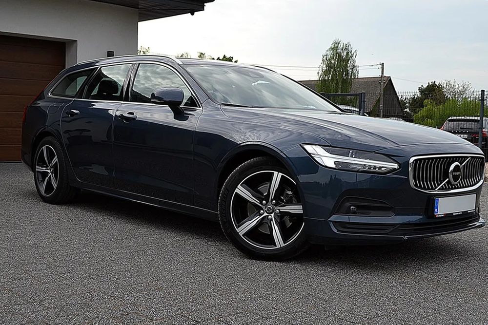 Volvo V90 D4 SCR Momentum Pro 2021