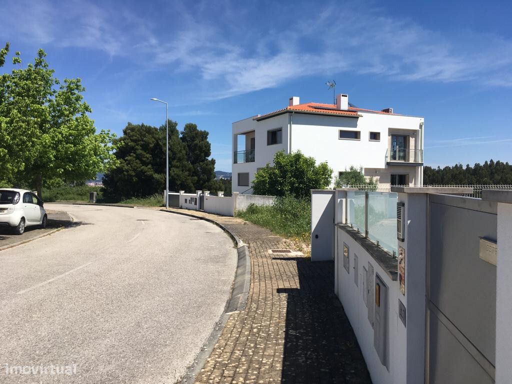 Lote para construção em zona de São Martinho do Bispo - Grande imagem: 1/2