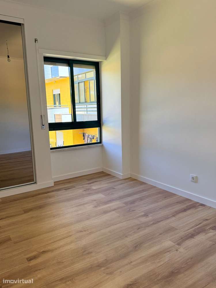 Apartamento T3 com 2 casas de banho em Almada-10