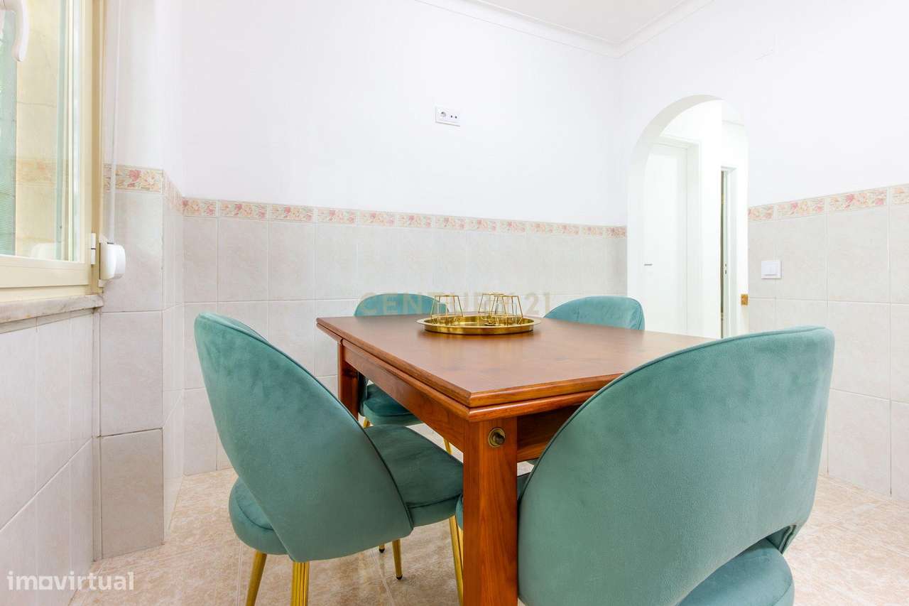 Apartamento originalmente T3, convertido em T2 (mas facilmente reversí-17