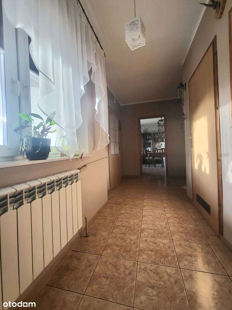 Piękny dom z dużą działką w Ostrowcu Świętokrzyski-10