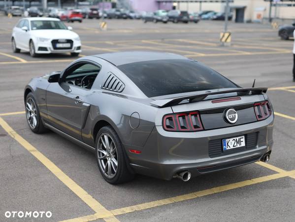 Ford Mustang 5.0 V8 GT - 2