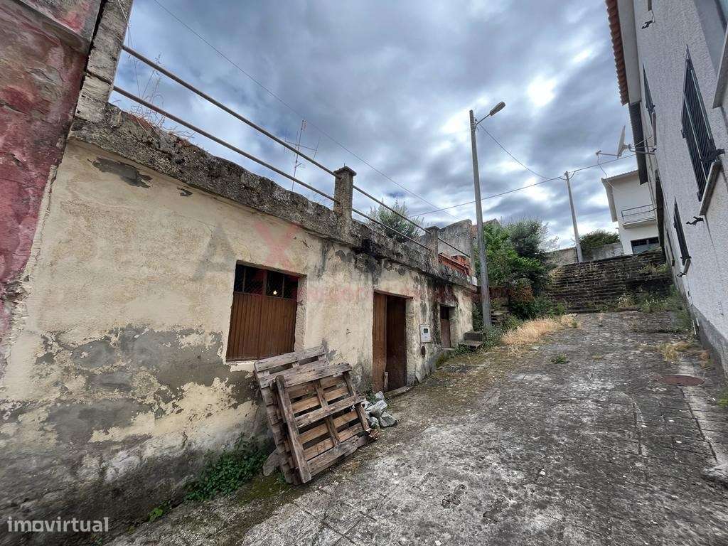 Moradia para renovar na Serra da Estrela-12