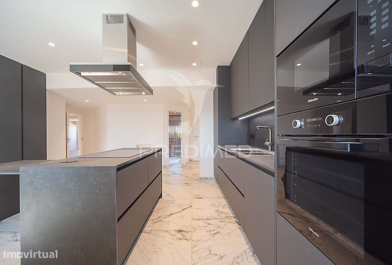 Luxuoso Apartamento T4 em Lisboa com vista panorâmica em condomínio... - Grande imagem: 4/39