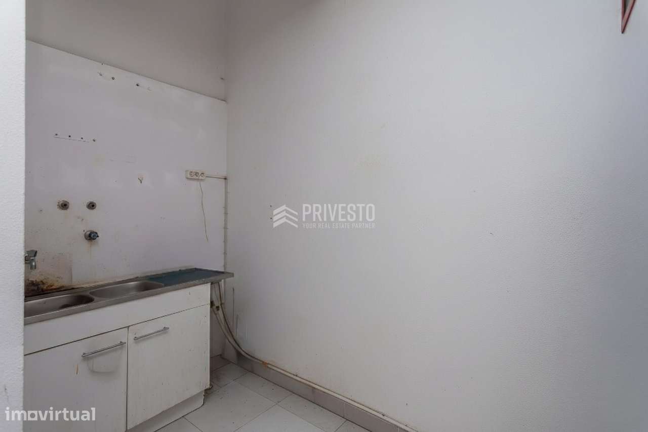 Loja com Elevado Potencial de Rentabilidade | 87m² | Sintra-11