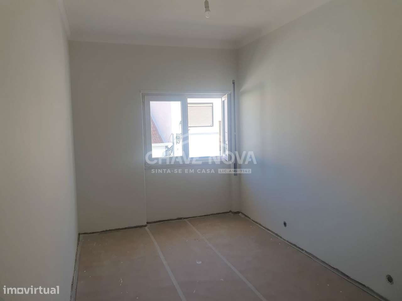 Apartamento T2, localizado no primeiro andar de um prédio Bi-familiar!-8