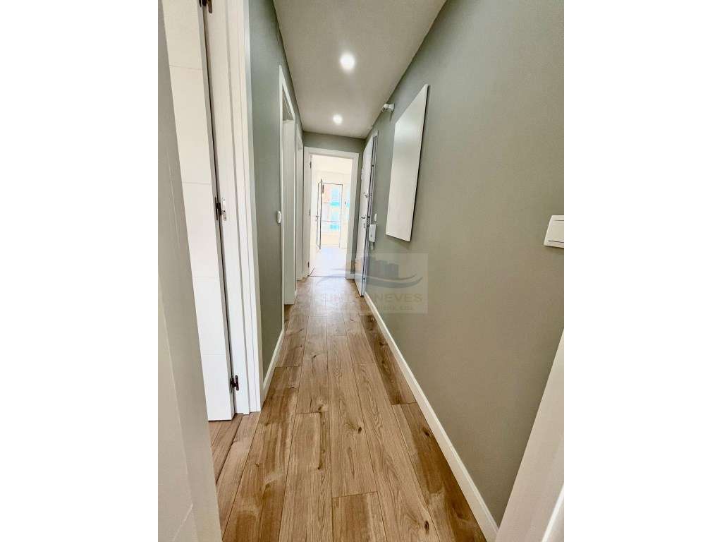 T2 Moderno com excelentes acabamentos totalmente remodelado com var... - Grande imagem: 2/8