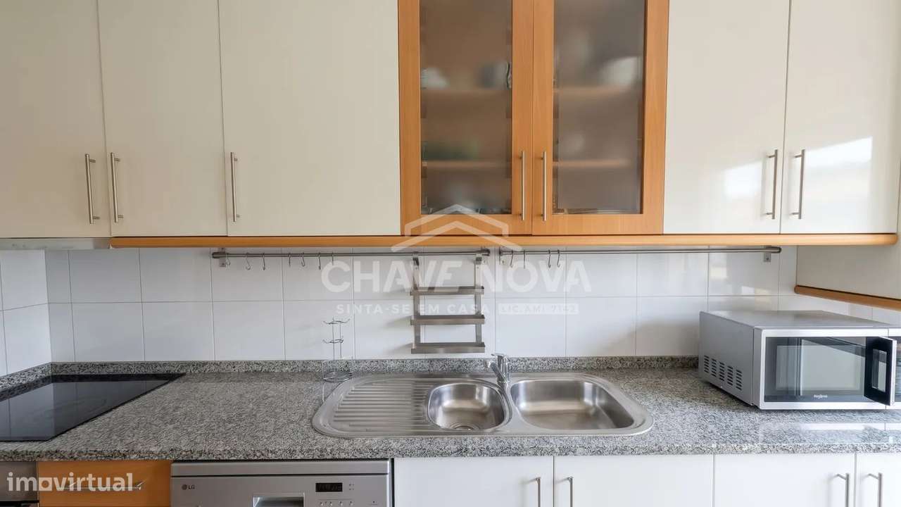 Apartamento T2 c/ Lugar de Garagem em Mafamude-8