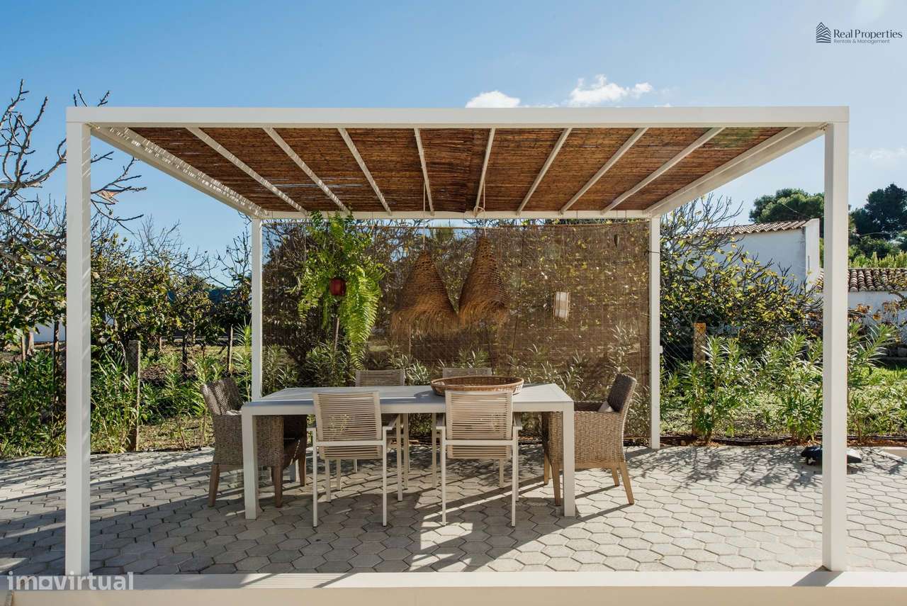 Elegante Moradia T3 Renovada com Vistas Panorâmicas em Alvor-26