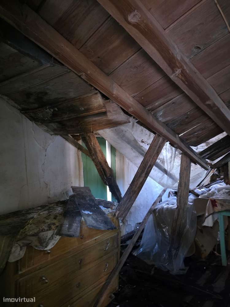 Terreno urbano com ruína - Grande imagem: 4/9