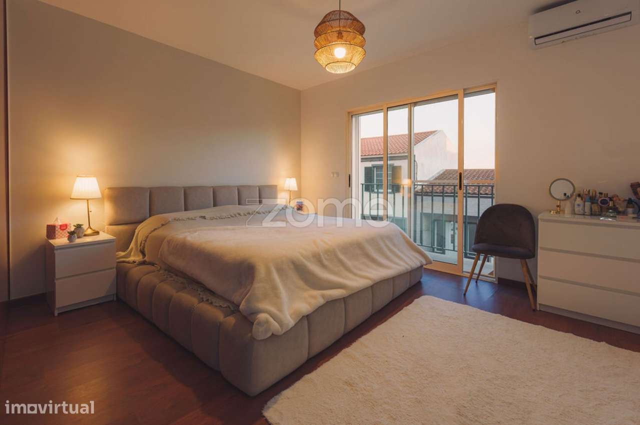 Moradia T2+1 Renovada a 100m do Mar – São Roque-14