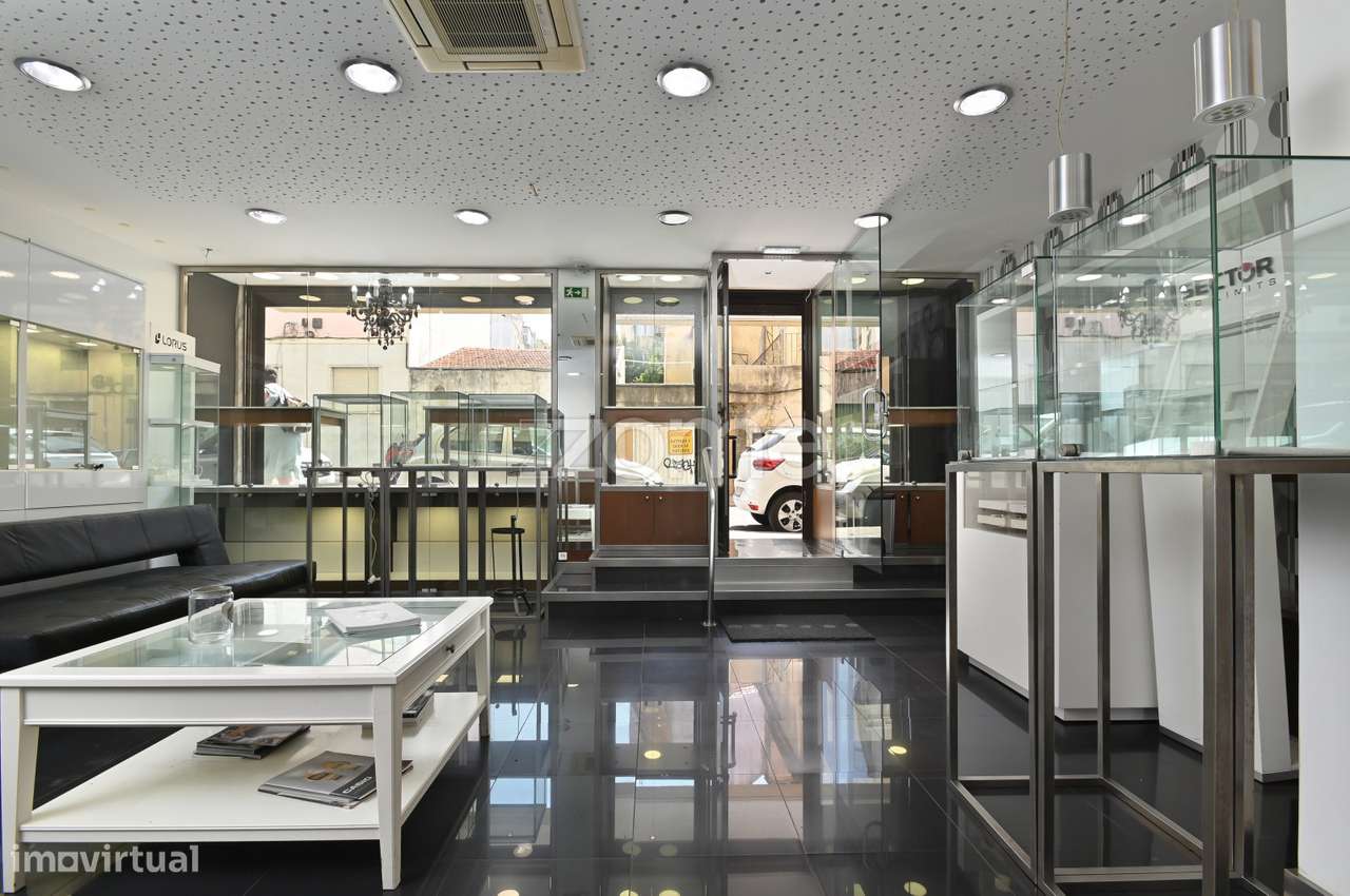 Espaço Comercial Ourivesaria com garagem e terraço no centro de Que... - Grande imagem: 5/19