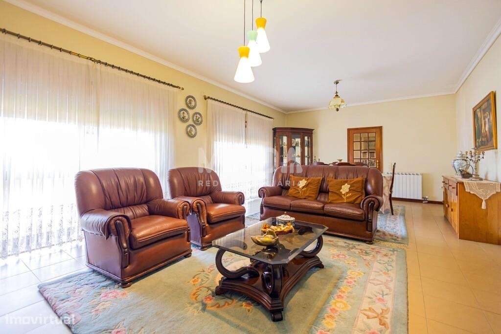 Moradia T4+ com Jardim e Pomar em Escapães, Santa Maria da Feira-11