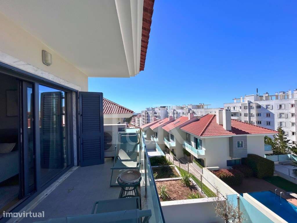 Moradia T3 renovada em condomínio com piscina no Estoril-43