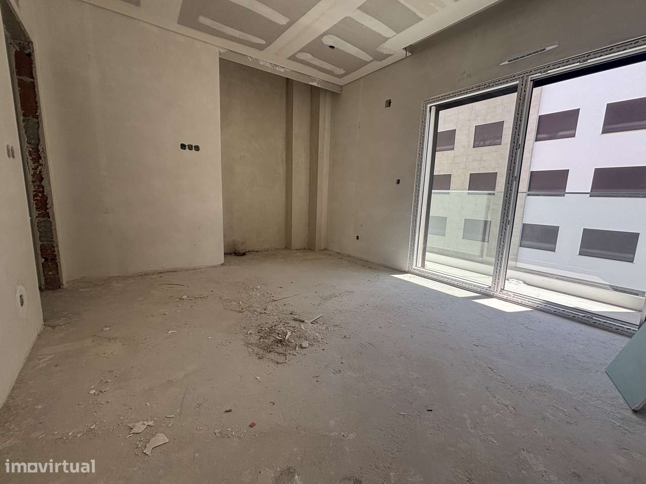 Apartamento T2 Novo com Elevador e Varanda-7