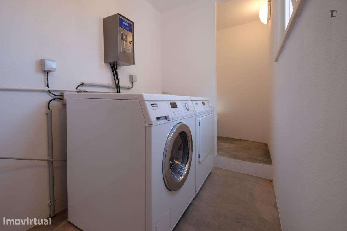 Estúdio - localizado em Montes Claros Coimbra - Grande imagem: 2/9