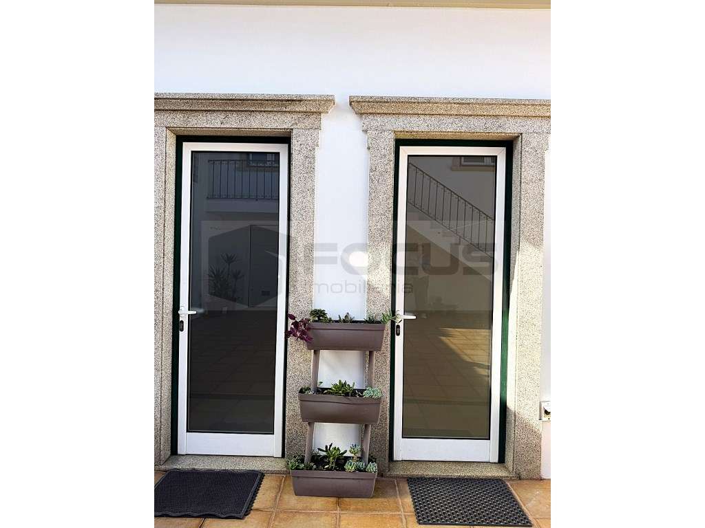 Espaçosa moradia T4 para venda em Esgueira-49