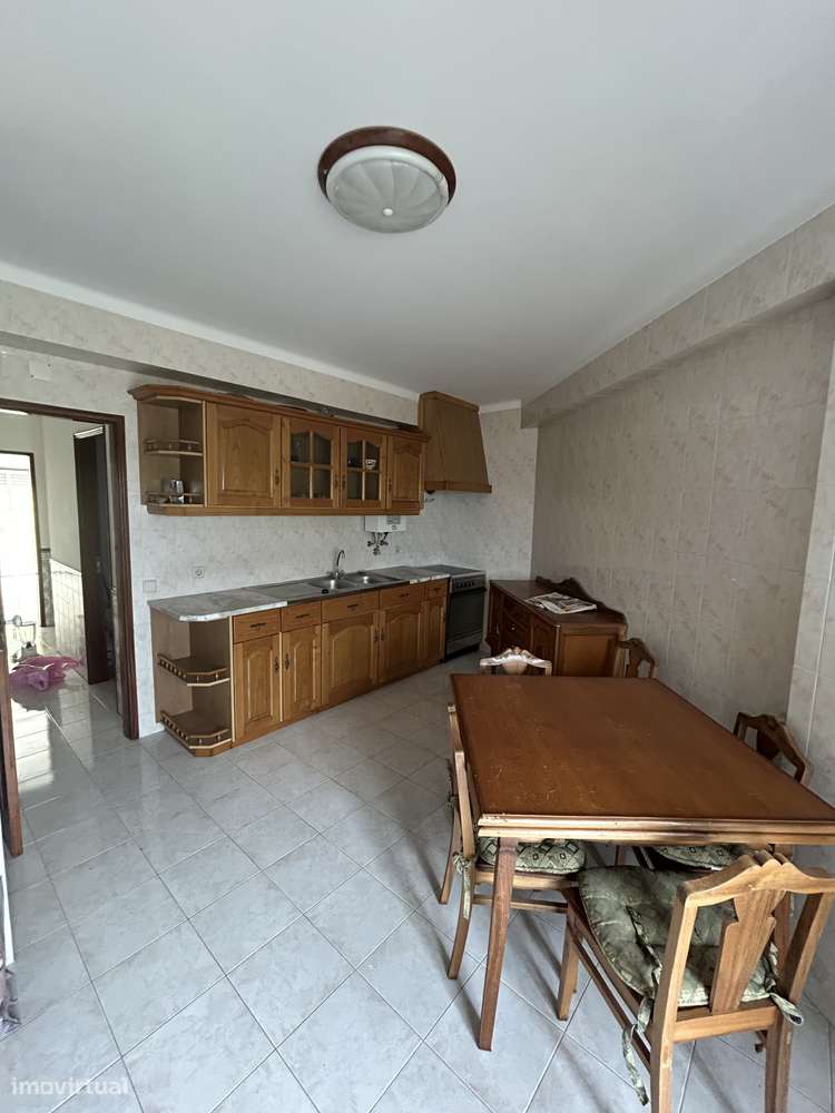 T3 - Apartamento 2 andar / Sem Elevador - Grande imagem: 1/13