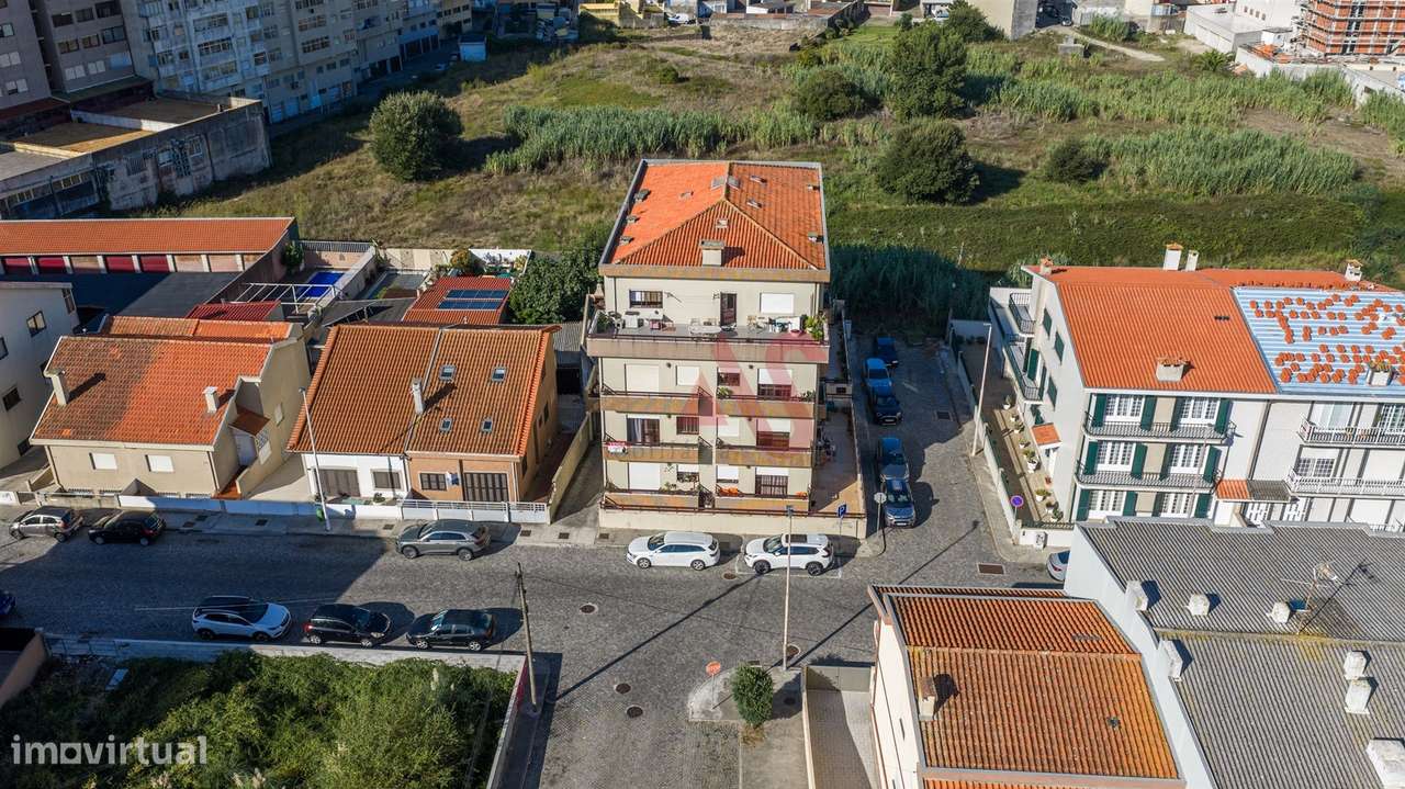 T2 a 400 metros da praia com varanda e garagem box | Caxinas, Vila do-19
