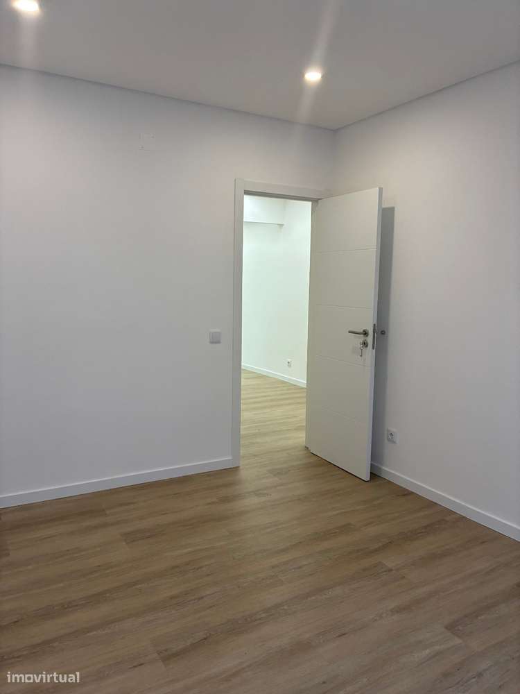 Apartamento T4 em Barreiro com Excelente Localização-4