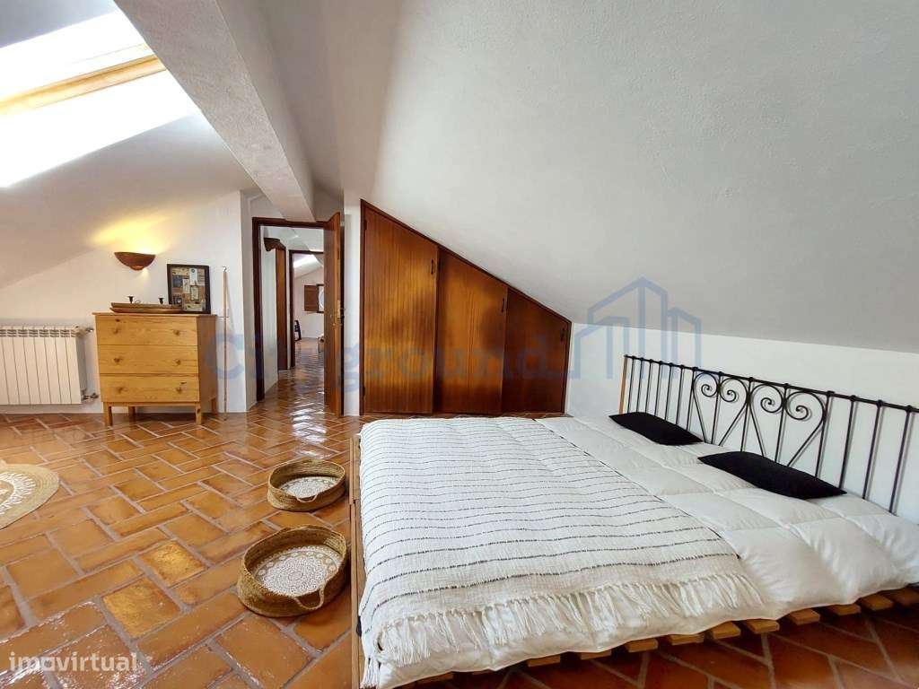 Charme com toque de luxo - Moradia V4 de 2 pisos com jardim em Regu...-26