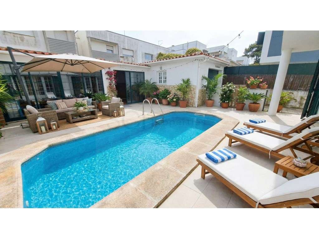 Moradia T3 +1 independente com garagem e piscina em Sesimbra-0