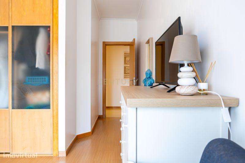 Apartamento T2 com elevador, lugar de estacionamento e arrecadação na-14