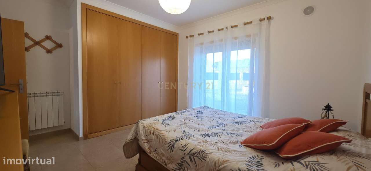 Moradia T2 com aproveitamento de sótão, anexo T0 e excelente localizaç-17