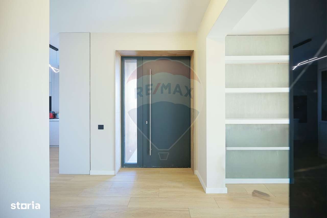 De vânzare Vilă cu 8 camere în Sânmartin, 290 mp util, teren 1100 mp - Imagine principală: 5/20