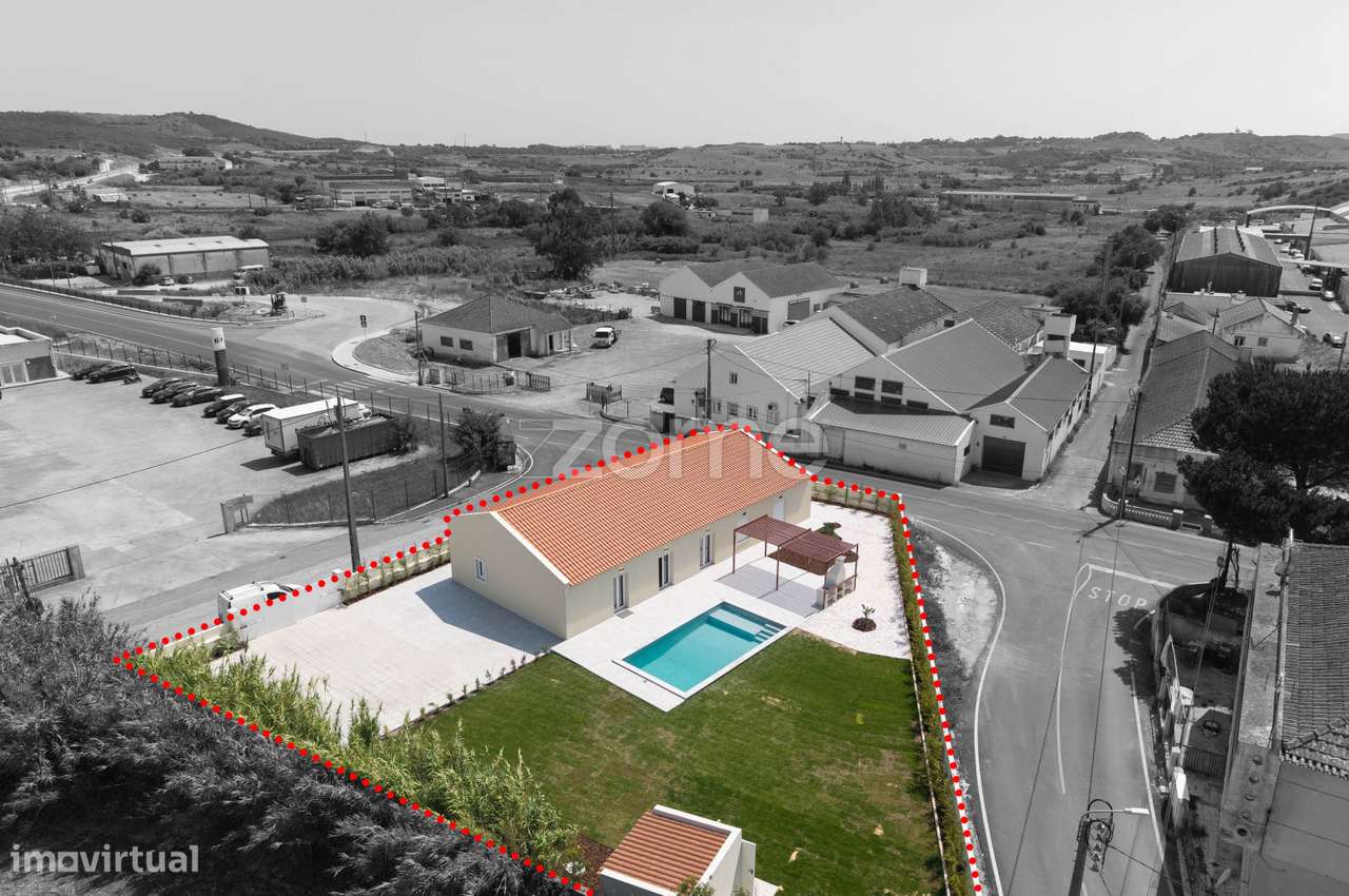 Moradia Térrea T4 com Piscina e Jardim em Sabugo - Sintra - Grande imagem: 2/36