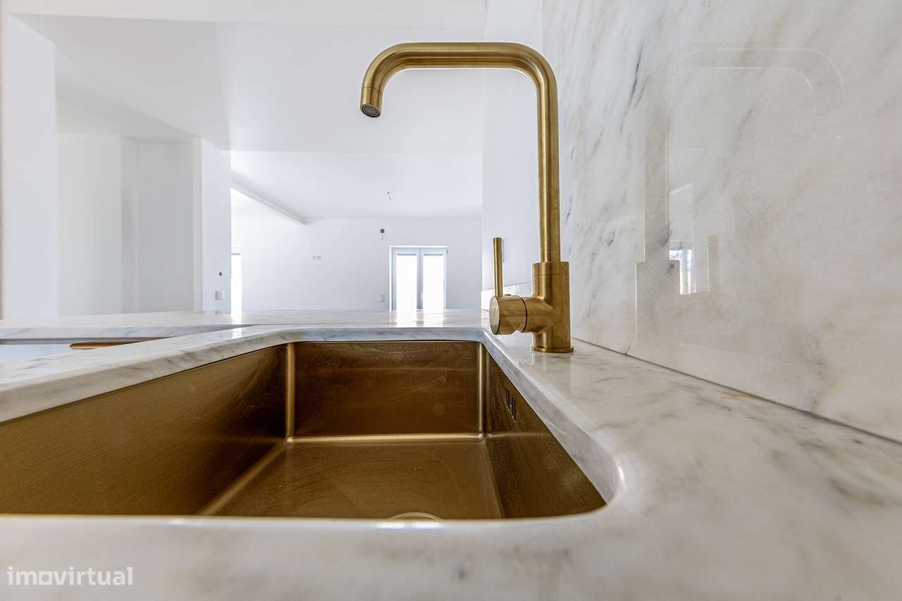 Moradia de Charme Reabilitada no centro da Parede com 434m² de Terreno-29