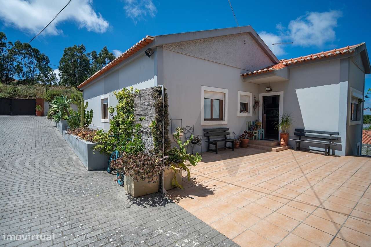 Moradia T3 com Pavilhão de 198 m2 e Terreno de 976 m2 | Fonte Grada, T-14