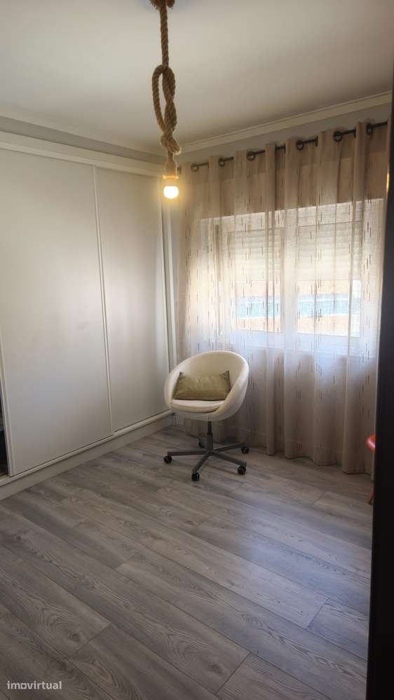 T3 Brandoa, totalmente renovado com garagem-17