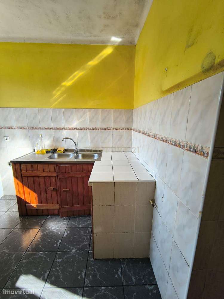 Moradia T2 em Alpedriz – Um investimento com múltiplas possibilidades-12