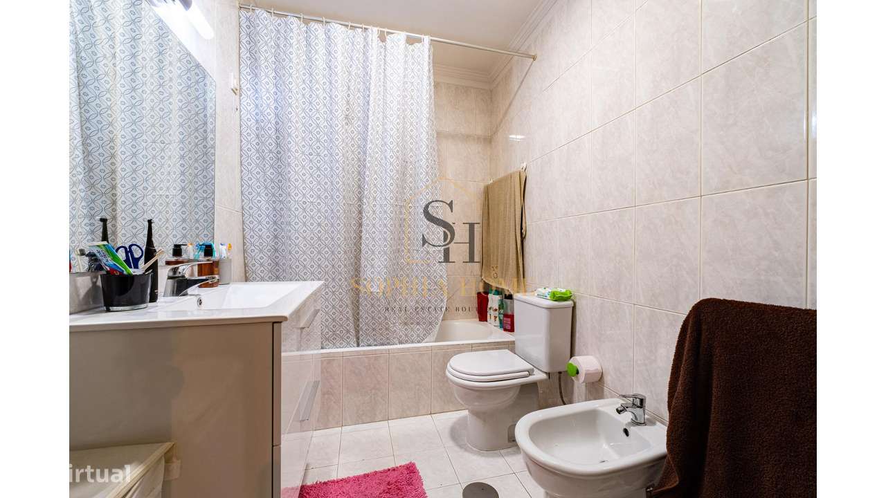 T2 c/ terraço e box, em Mafamude-13