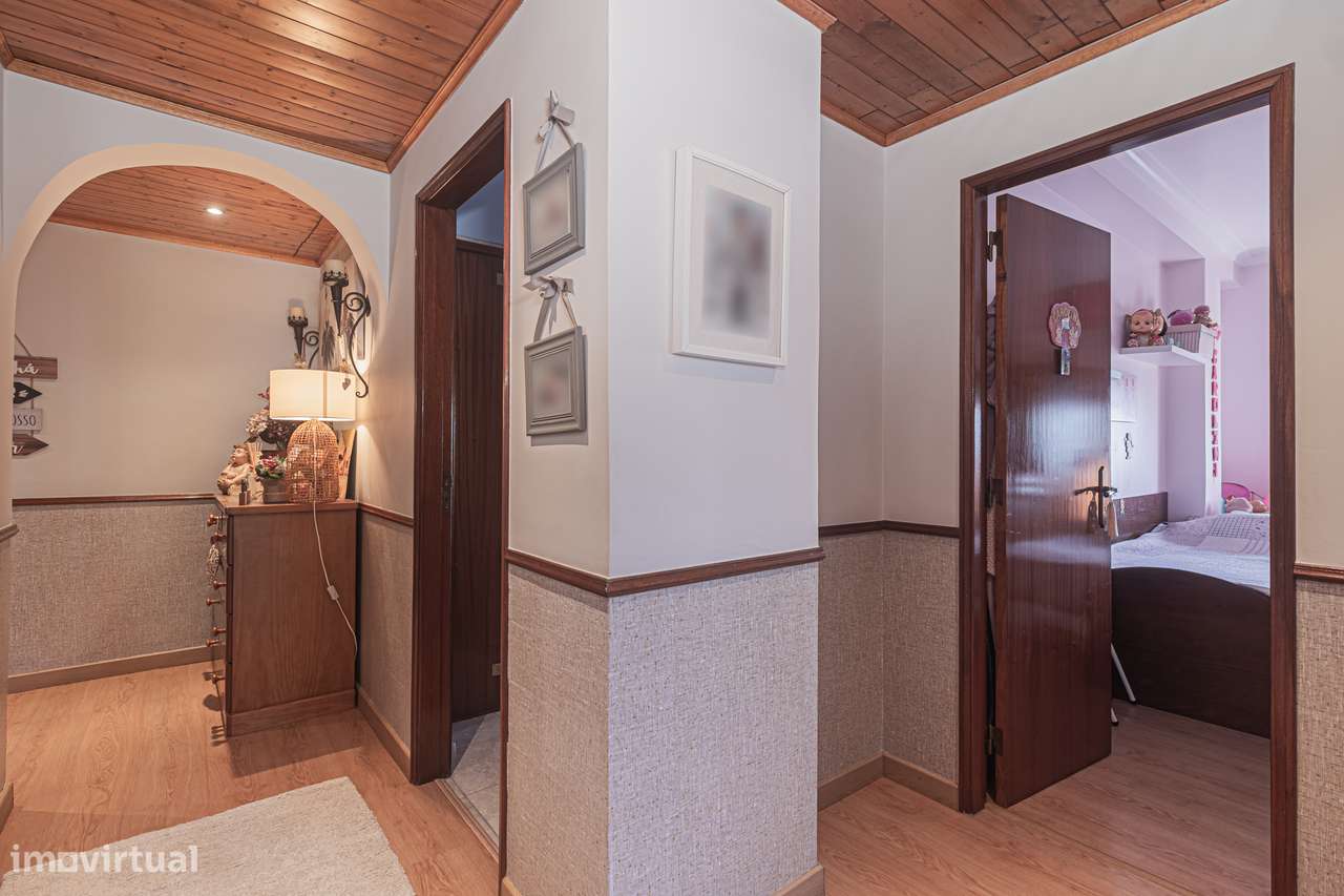 Apartamento T2 com elevador e varanda vista serra Sintra, em Rio Mouro-5