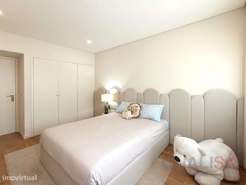 Apartamento T3 de gaveto com varandas, garagem fechada e excelentes...-33