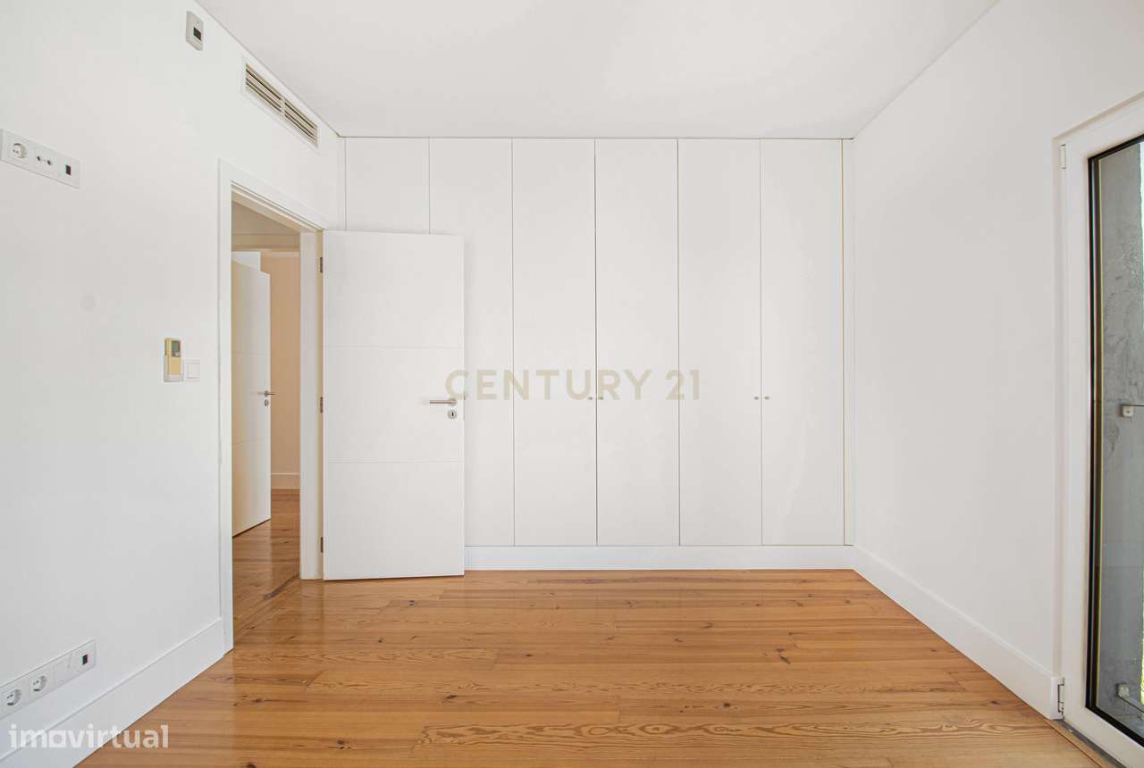 Apartamento T4 +1 com 272 m2 Vista Panorâmica em Lisboa e 3 Lugares de-27