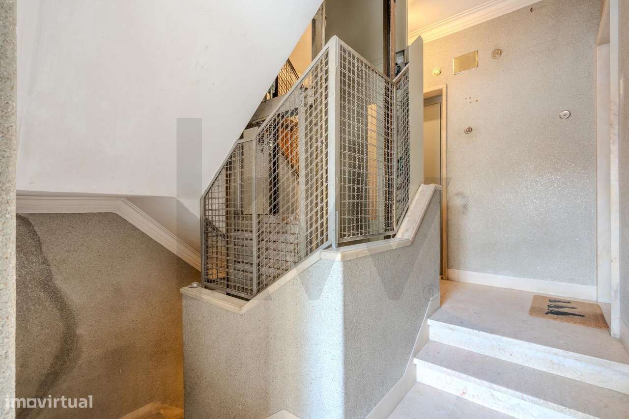 Arrendamento - Graça | T2  junto aos Miradouros em prédio com elevador - Grande imagem: 4/40