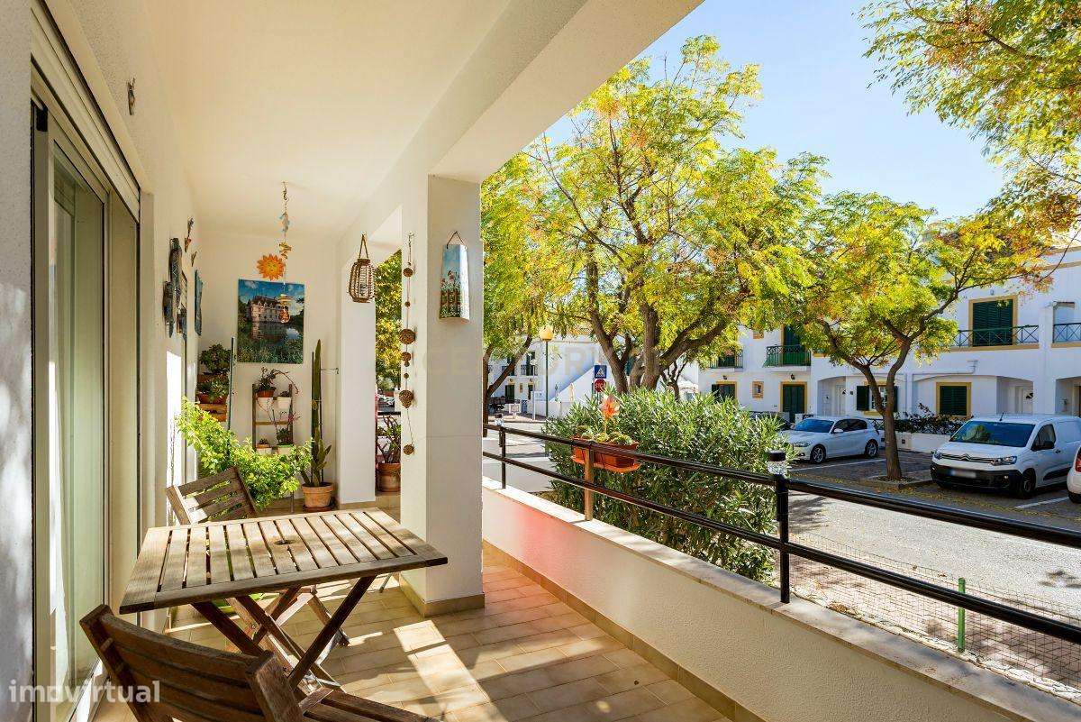 Apartamento T2 com Grandes Varandas e estacionamento no Mato Santo Esp-11