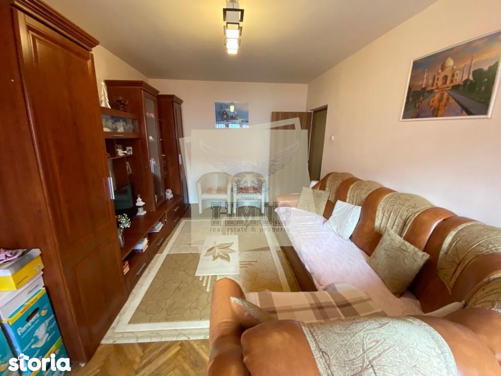 Apartament decomandat cu 3 camere si balcon in Vasile Aaron