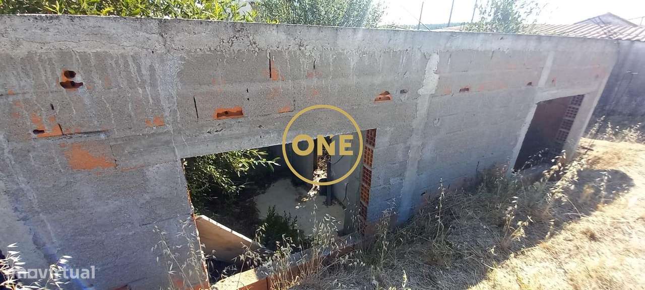 Quinta com 2.048 m2 para recuperação total em Santa Margarida da Couta-12