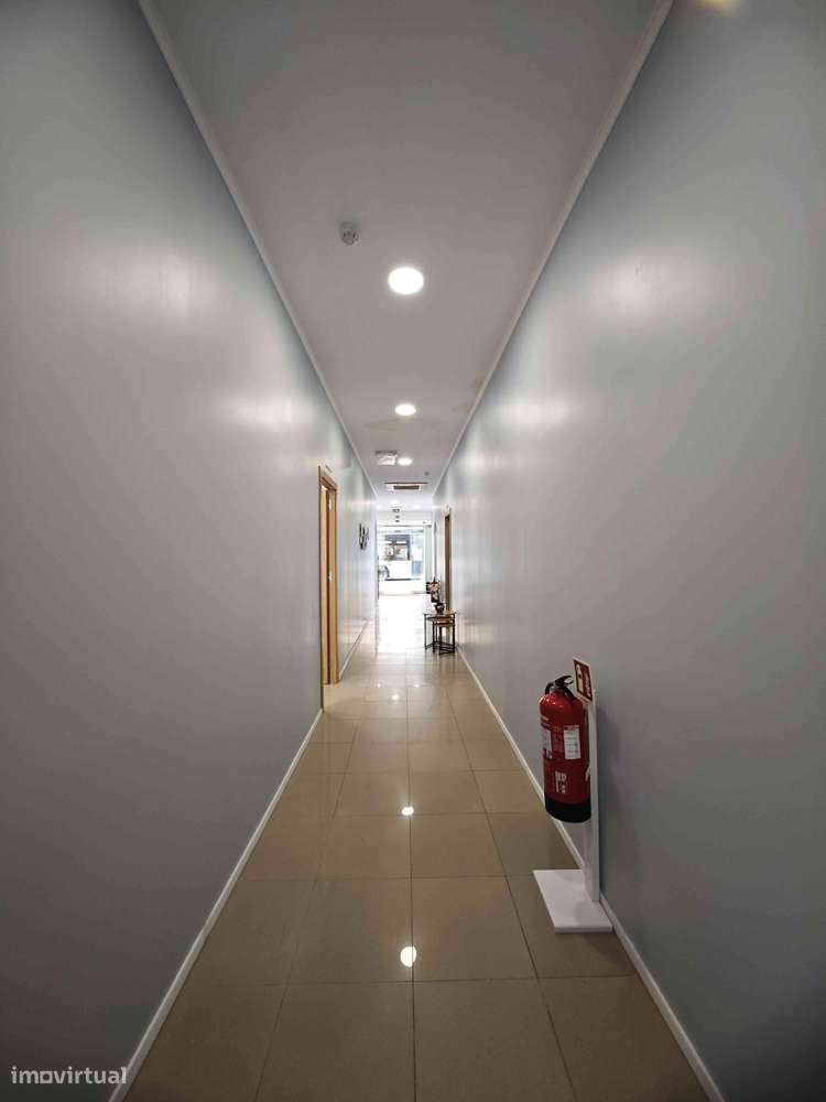 Loja para Arrendamento – 198 m² | Rua do Amial | - Grande imagem: 3/10