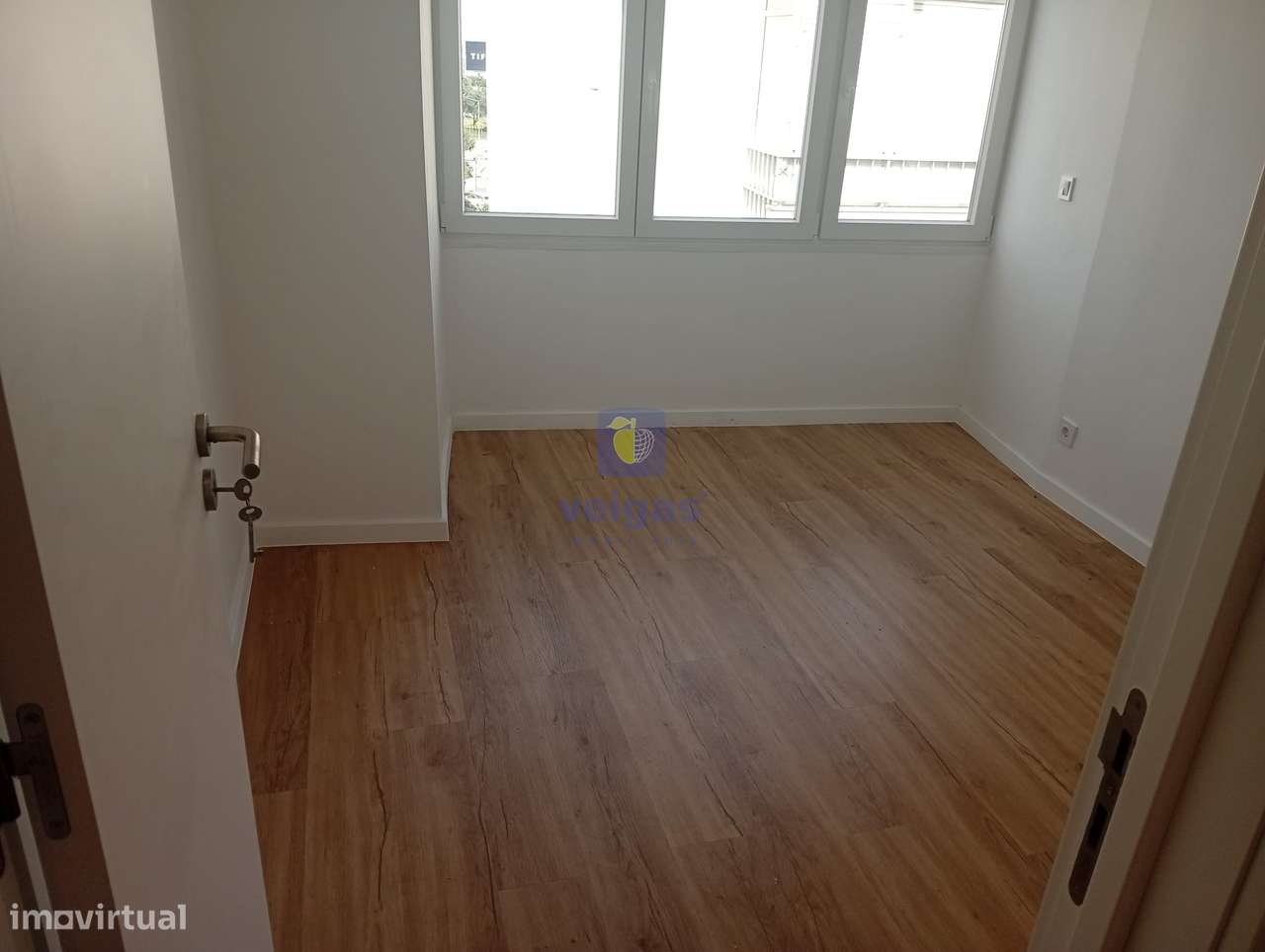 Apartamento T2 Renovado no Forte da Casa-8